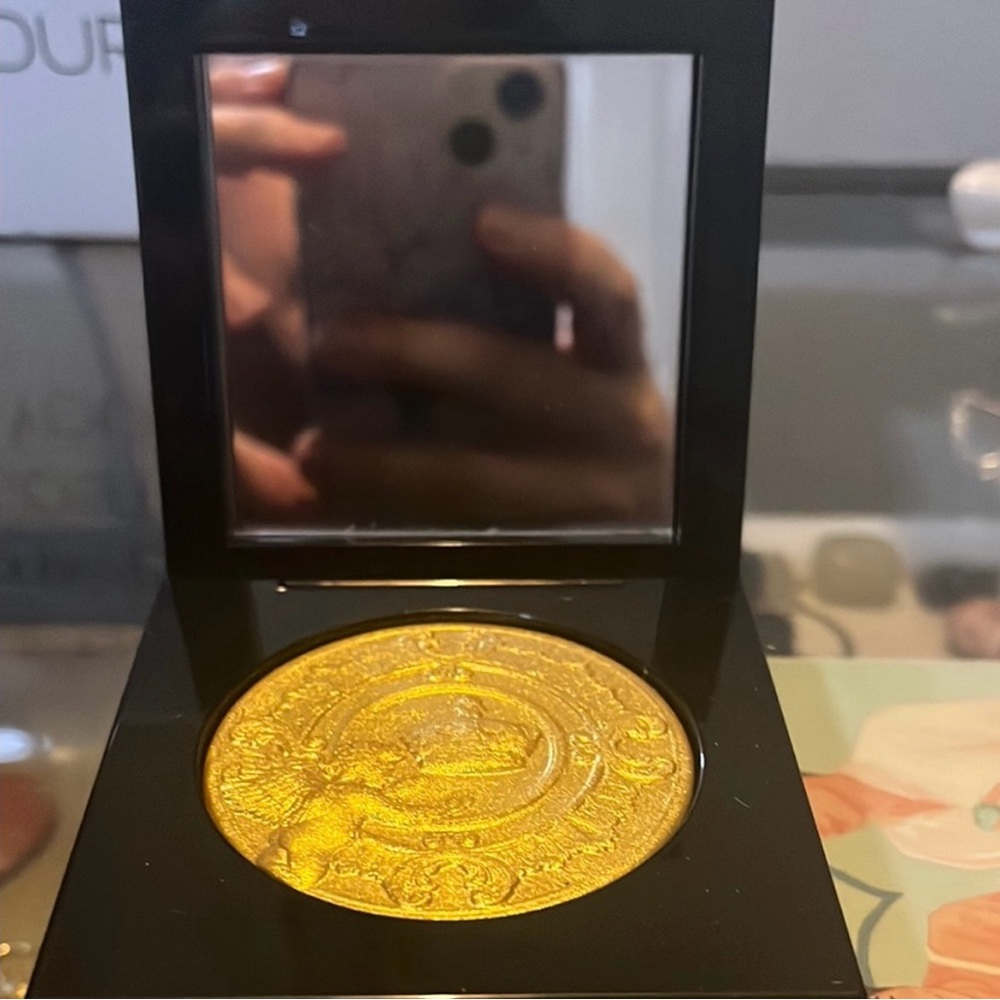 Pat McGrath Bridgerton Gold Highlighter Compact- NWOB - Picture 6 of 6